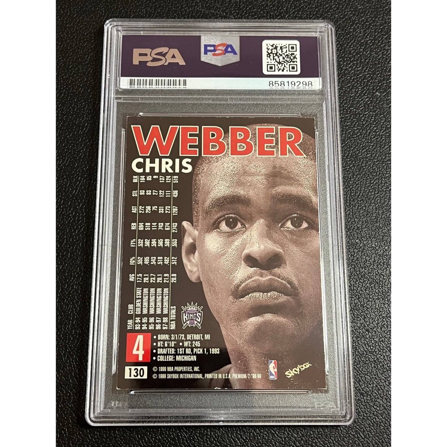 1998-99 Skybox Premium #130 Chris Webber Signed Sacramento Kings Card PSA/DNA