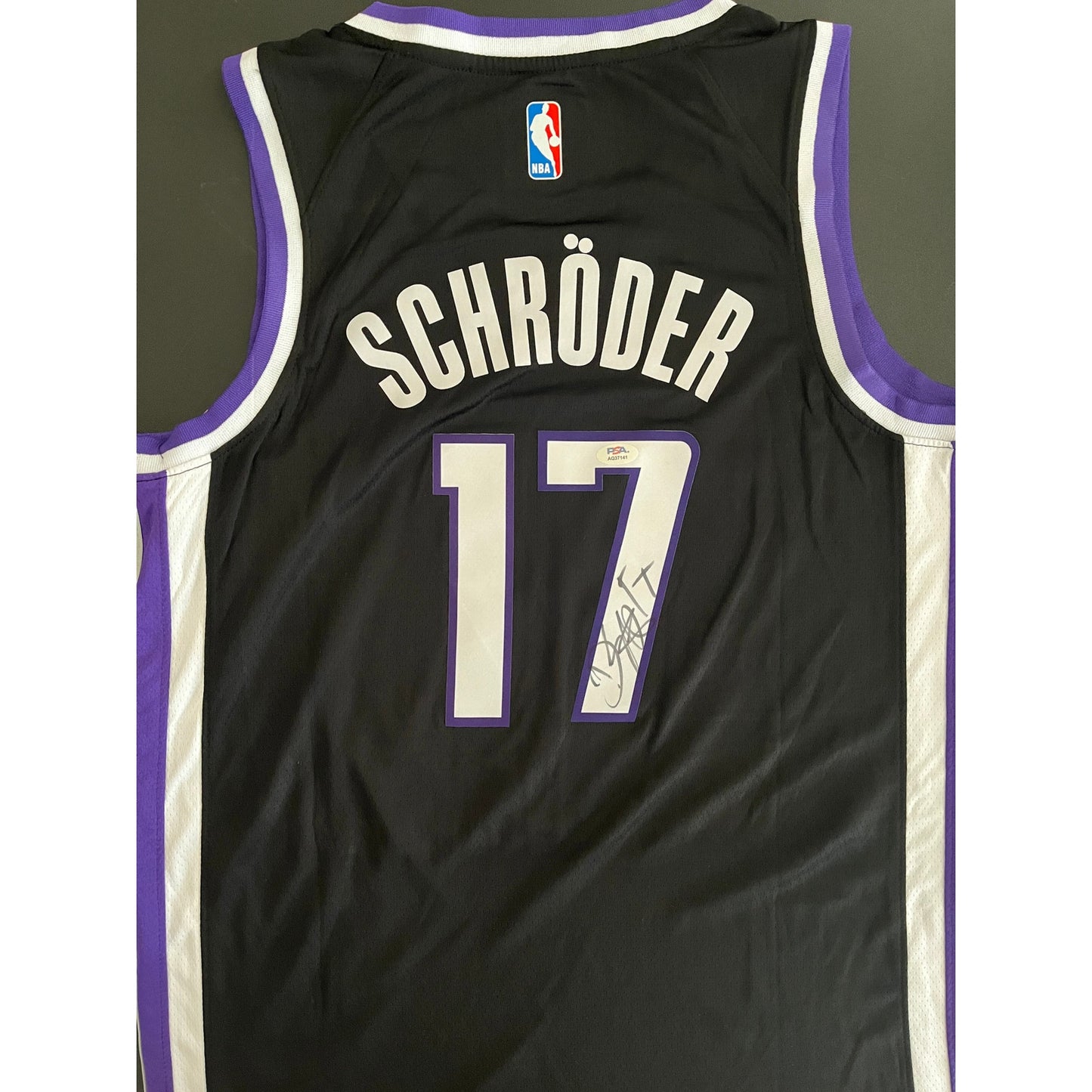 Dennis Schröder Signed Sacramento Kings Jersey PSA/DNA