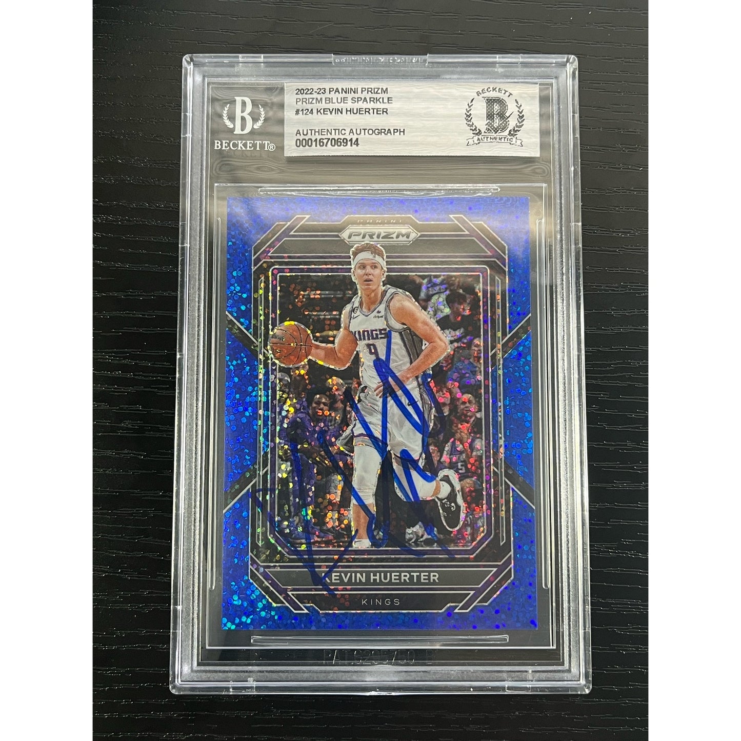 2022-23 Panini Prizm Blue Sparkle Kevin Huerter Signed Card /75 Beckett BAS