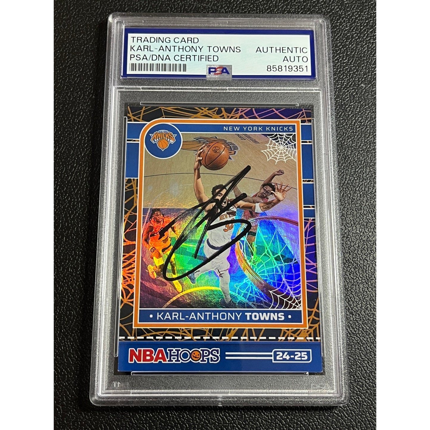 2024 NBA Haunted Hoops Karl Anthony Towns Signed Holo Webs Knicks Card PSA/DNA