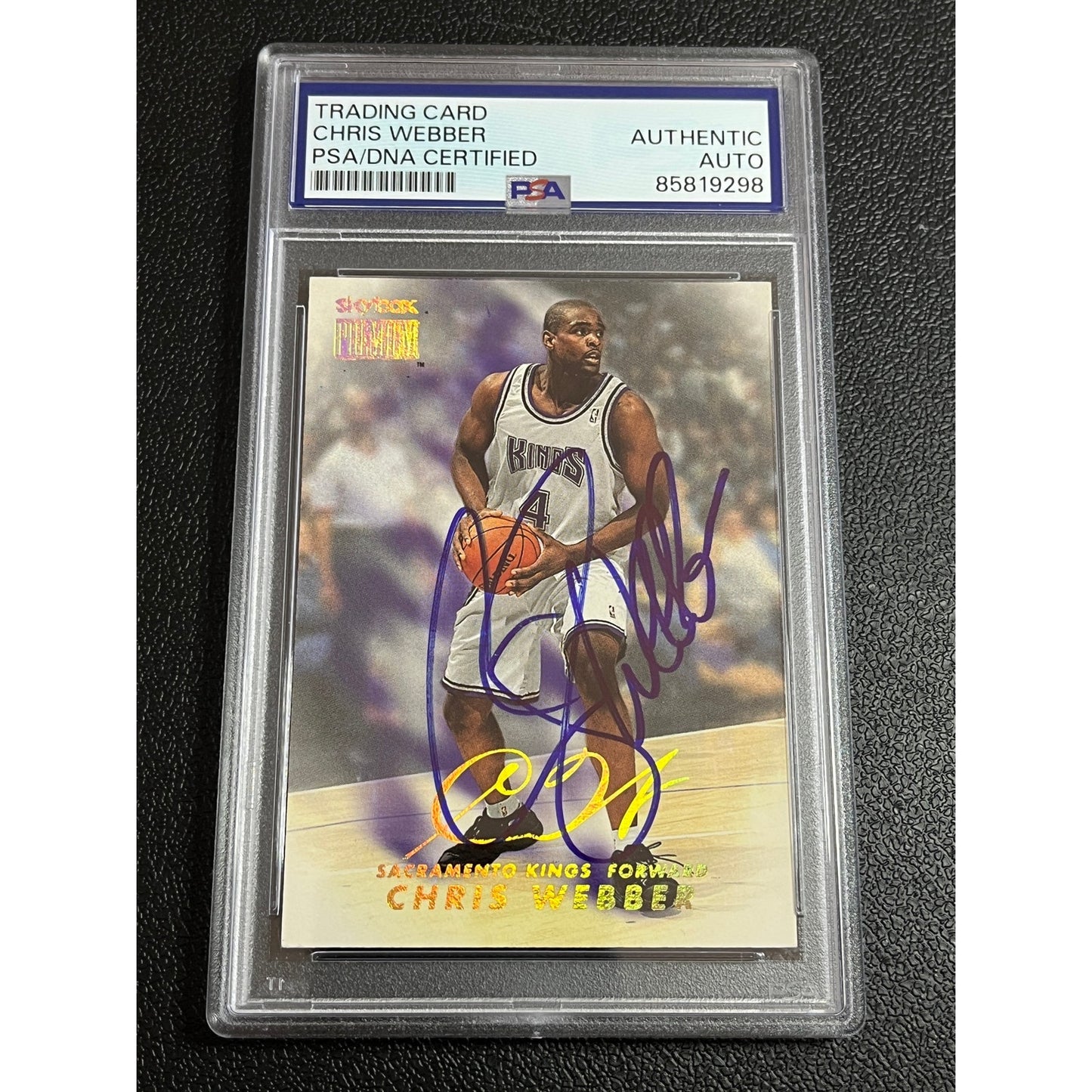 1998-99 Skybox Premium #130 Chris Webber Signed Sacramento Kings Card PSA/DNA