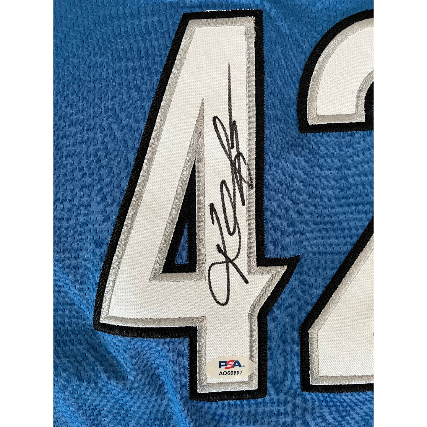 Kevin Love Signed Minnesota Timberwolves Jersey PSA/DNA