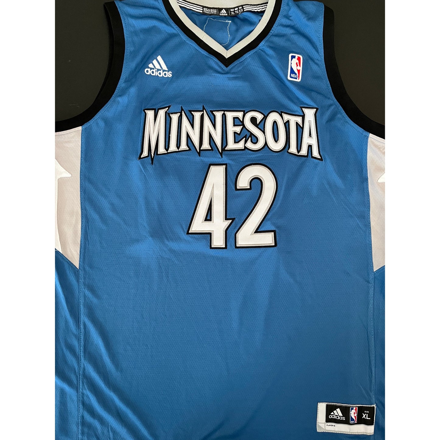 Kevin Love Signed Minnesota Timberwolves Jersey PSA/DNA